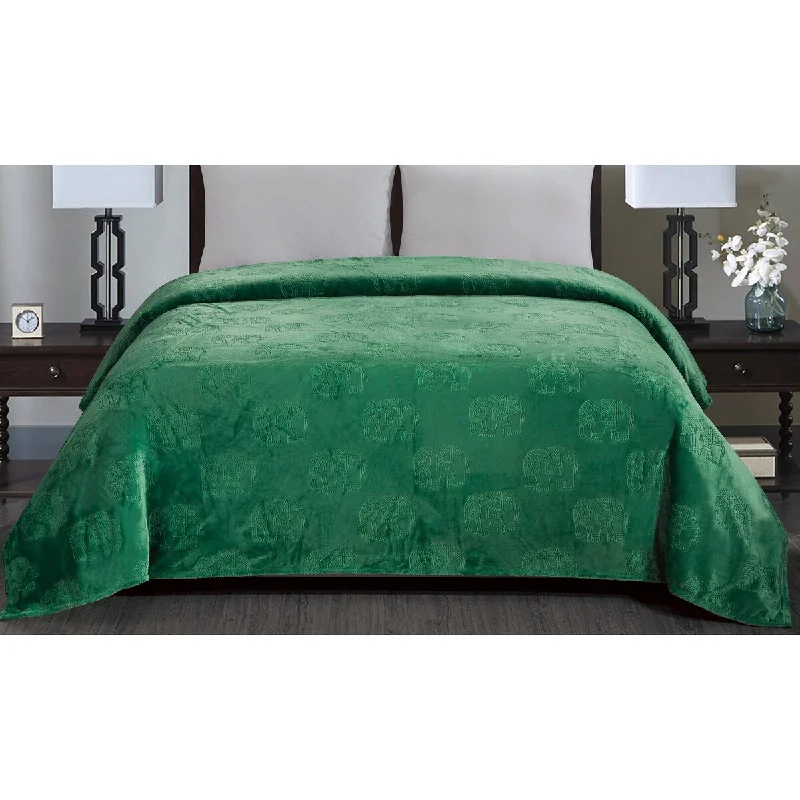Bamboo fiber blankets with natural antibacterial propertiesChenille blankets with a thick and fuzzy textureElephant Embossed Blanket Queen Green