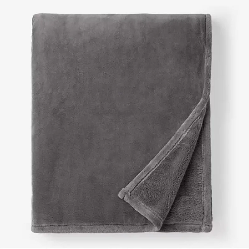 Microfiber blankets that are durable and easy to care forChenille blankets with a thick and fuzzy textureFull/Queen Cotton Plush Polyester Woven Blanket Graphite Microfiber blankets that are durable and easy to care forChenille blankets with a thick and fuzzy textureFull/Queen Cotton Plush Polyester Woven Blanket Graphite