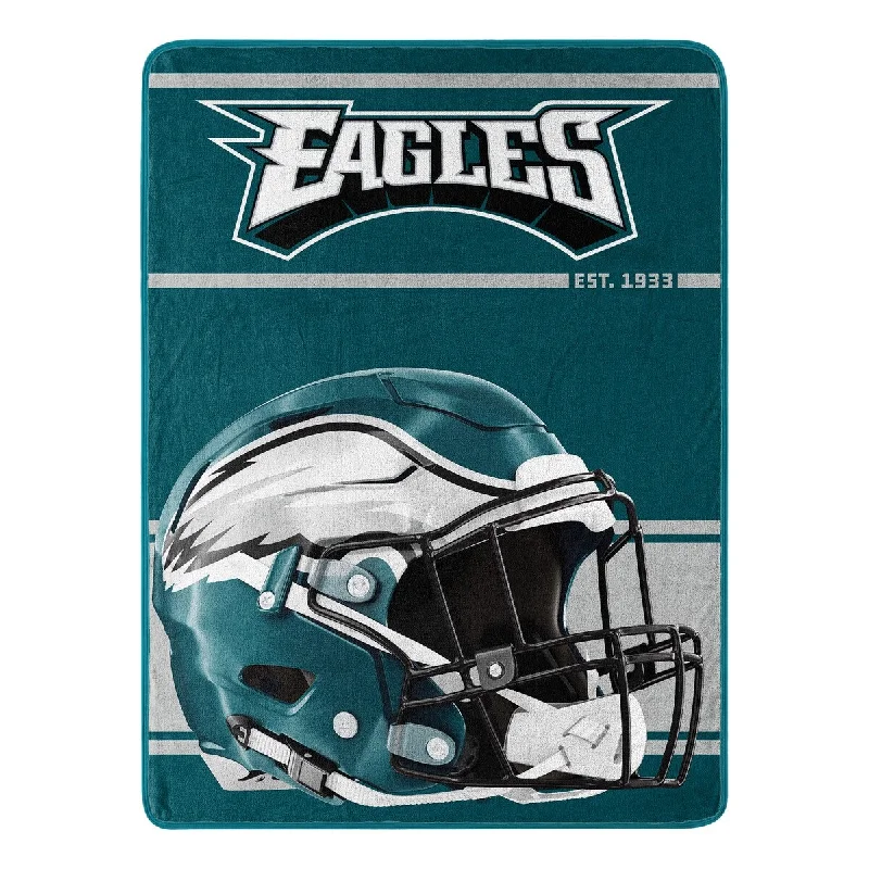 Silk blankets with a smooth and elegant touchCotton blankets for breathability and a lightweight feelNFL 059 Eagles Run Micro Raschel Throw