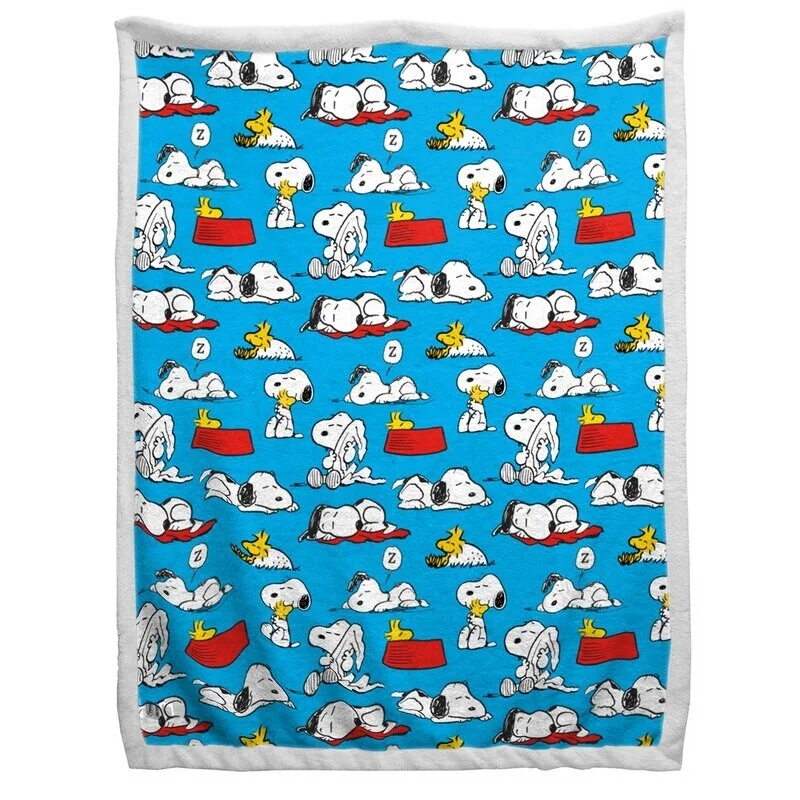 Chenille blankets with a thick and fuzzy textureChenille blankets with a thick and fuzzy texturePeanuts Sherpa Back Blanket