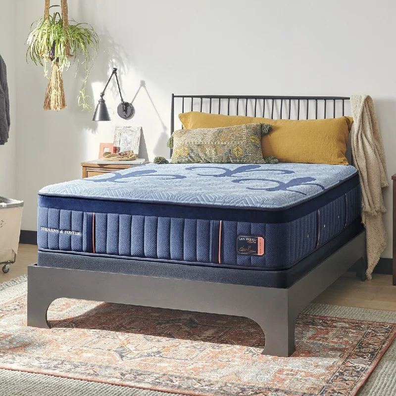 Queen - size mattresses for couples and standard bedroomsHybrid mattresses combining foam and innerspring technologyStearns & Foster Lux Hybrid Medium Mattress Queen - size mattresses for couples and standard bedroomsHybrid mattresses combining foam and innerspring technologyStearns & Foster Lux Hybrid Medium Mattress